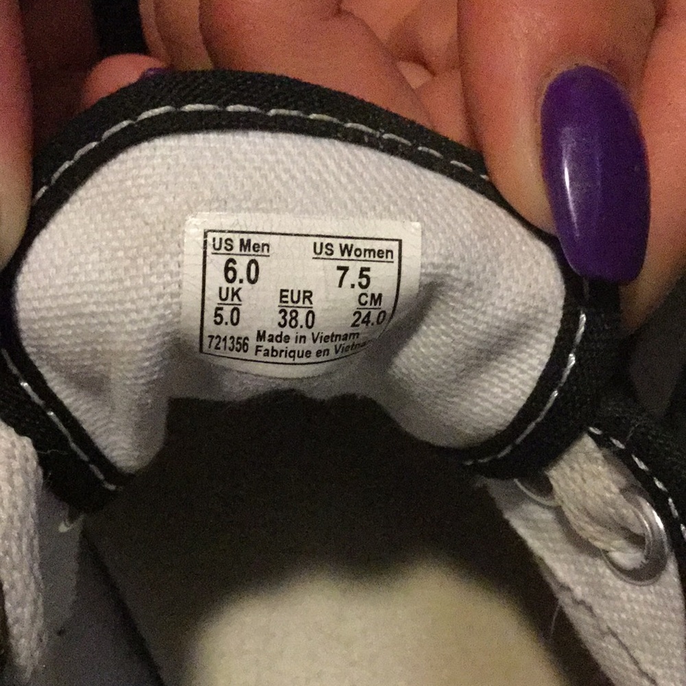 Vans - Picture 2 of 2
